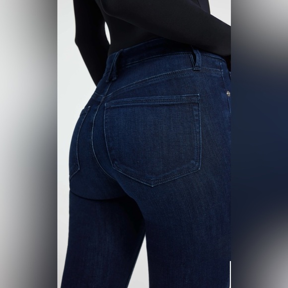 Good American • Blue 224 Good Legs Straight Crop Jeans - Picture 2 of 9